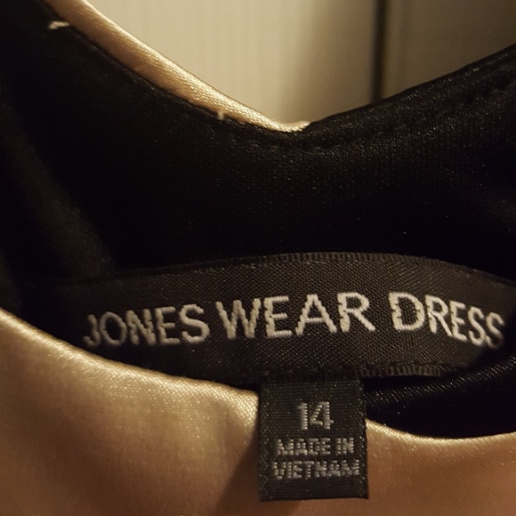 Dress - Picture 2 of 3